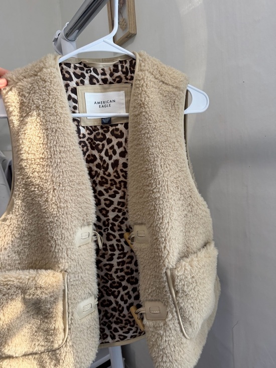 American Eagle Outfitters Jackets & Blazers - American Eagle Tan Sherpa Vest with Leopard Lining